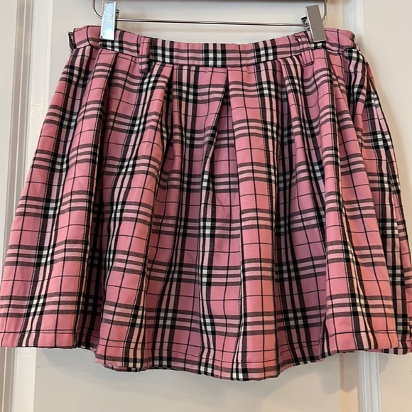 Hot Topic Pink Plaid Mini Skirt - Picture 6 of 9